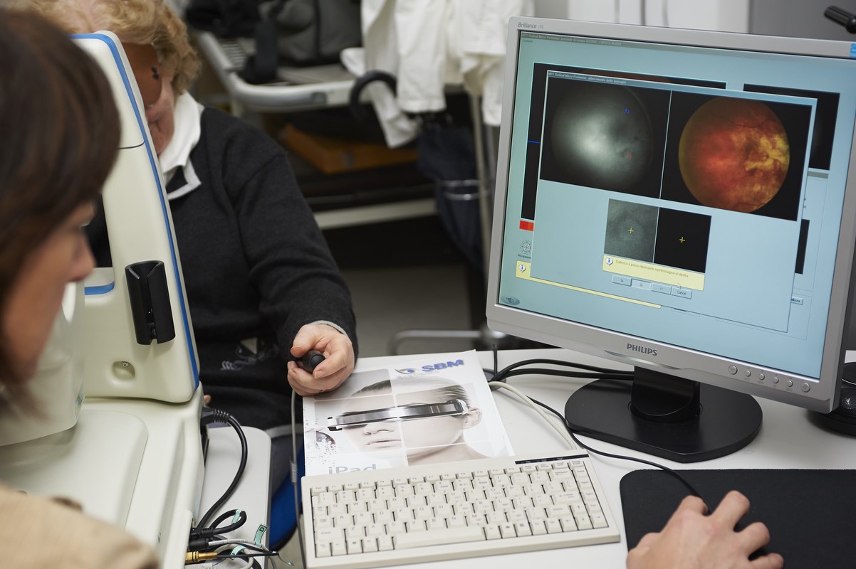 La microperimetria è un esame diagnostico utile per valutare la sensibilità della retina in pazienti con malattie come la degenerazione maculare senile